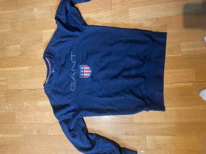 Gant sweatshirt  - Säljer min gant tröja för jag har vuxit ur den. Väldigt fint skick. 