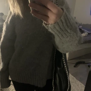 Stickad tröja  - Stickad tröja från zara 250kr +frakt💕tryck gärna på köp nu👍🏼💕