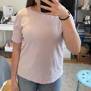 Lila ginatrico tröja - Bra skick, ganska oversize (jag har storlek S och den är stor) 