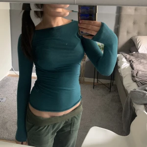 Intimissmi  - Säljer nu min intimissmi som skiftar från blått till grönt skulle jag säga, då den inte används. Inga defekter, som i nyskick. Den kostade lite över 500 när jag beställde. Kan tänka mig att byta till en annan färg också. Frakt: 54kr