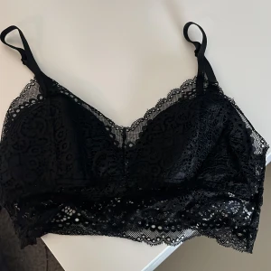 Spets bh  - Svart spets bh. Ej använd 