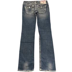 True religion jeans i modellen Billy super T. Storlek 29x34, benöppning 20cm. Använd gärna köp nu!