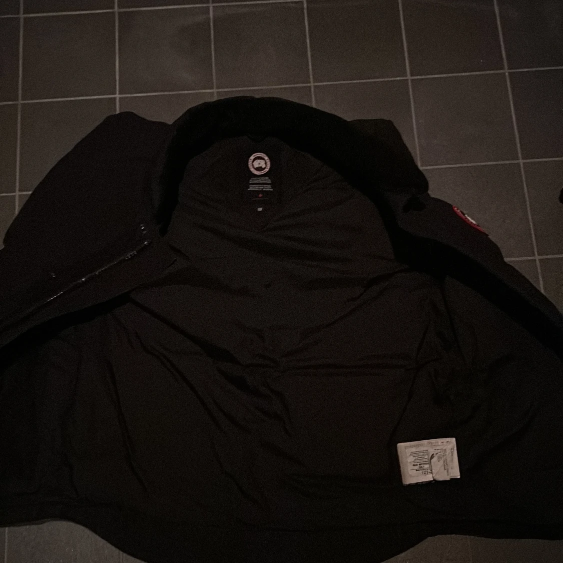 Säljer canada goose väst - 90