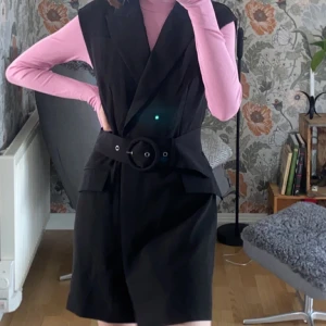 Blazer klänning - Jättesnygg oanvänd klänning från Gina tricot, endast provad men inte min stil🥰 