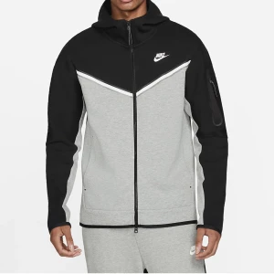 Nike tech fleece  - Säljer min Nike tech nu när jag aldrig använt den ish, den e som helt ny köpt för 900 💓 pris kan diskuteras 