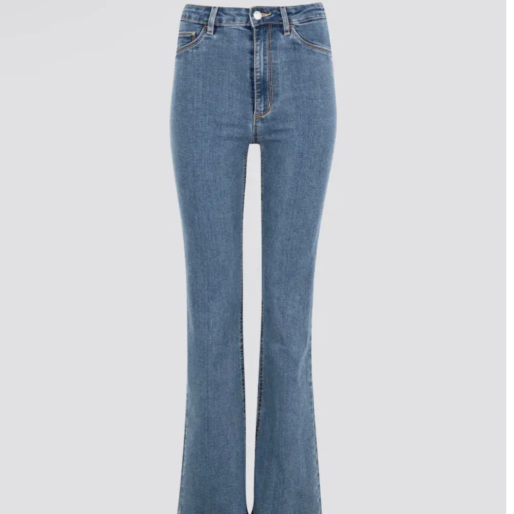 Jeans från cubus, aldrig använda endast provade. Säljer pga för stor storlek, storlek S/32 men stor i storleken. Säljes för 200kr+frakten. Dm för bättre bilder. . Jeans & Byxor.