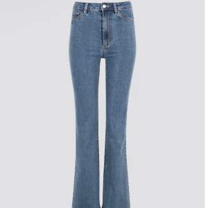 Jeans från cubus, aldrig använda endast provade. Säljer pga för stor storlek, storlek S/32 men stor i storleken. Säljes för 200kr+frakten. Dm för bättre bilder. 
