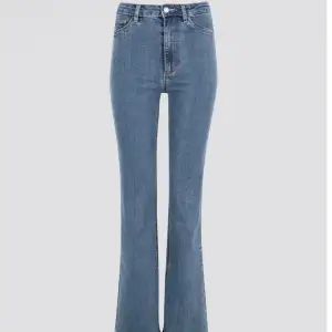 Jeans från cubus, aldrig använda endast provade. Säljer pga för stor storlek, storlek S/32 men stor i storleken. Säljes för 200kr+frakten. Dm för bättre bilder. 