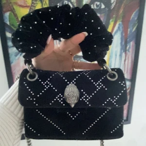 kurt geiger väska - säljer denna supersöta kurt geiger väskan med stenar i mini 💗 