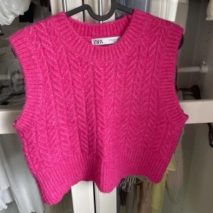 Stickad väst - Rosa stickad väst från Zara