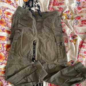 H&M byxor - Ett år gamla. Original pris: 100kr