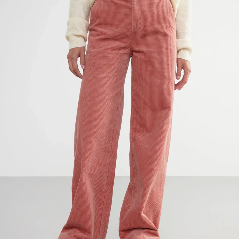 Vida rosa manchester byxor från Lindex. Knappt använda så är som nya! Modell Jackie. . Jeans & Byxor.