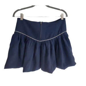 Isabel Marant kjol - Unik Isabel Marant kjol som inte säljs längre. Passar snarare en 36/38.