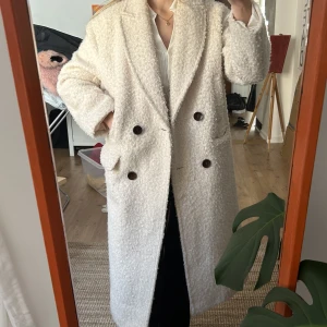 Kappa i ullimitation  - Superfin, oversized kappa från Topshop i ullimitation! Sparsamt använd, ingenting att anmärka på. 🎈