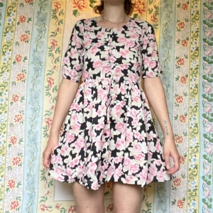 kläning - blommig kläning