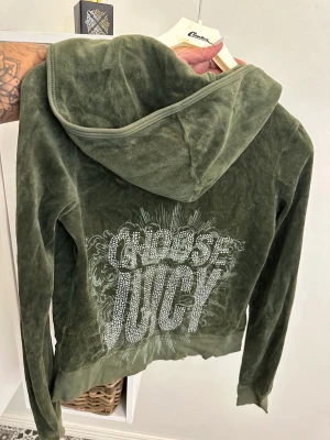  Juicy Couture - Juicy Couture hoodie. Storlek S.