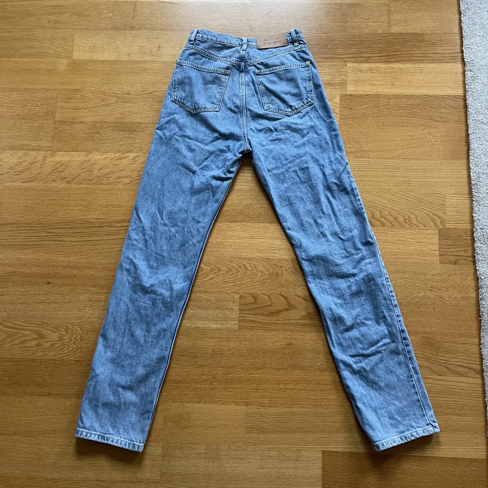 Högmidjade jeans från A-DSGN. Jättefina, bra kvalite. Använda 1 gång.. Jeans & Byxor.