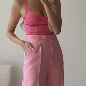 Zara body slutsåld!  - Helt ny Zara body 💕🔥 etiketter kvar