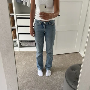 Jeans - Säljer dessa ljusblå jeans då jag inte använder de så mycket längre. De står att de är i xxs men jag skulle säga att de passar en som har xs också. De är från lager 157 i modellen icon och är i fint skick. Köparen står för frakten. 