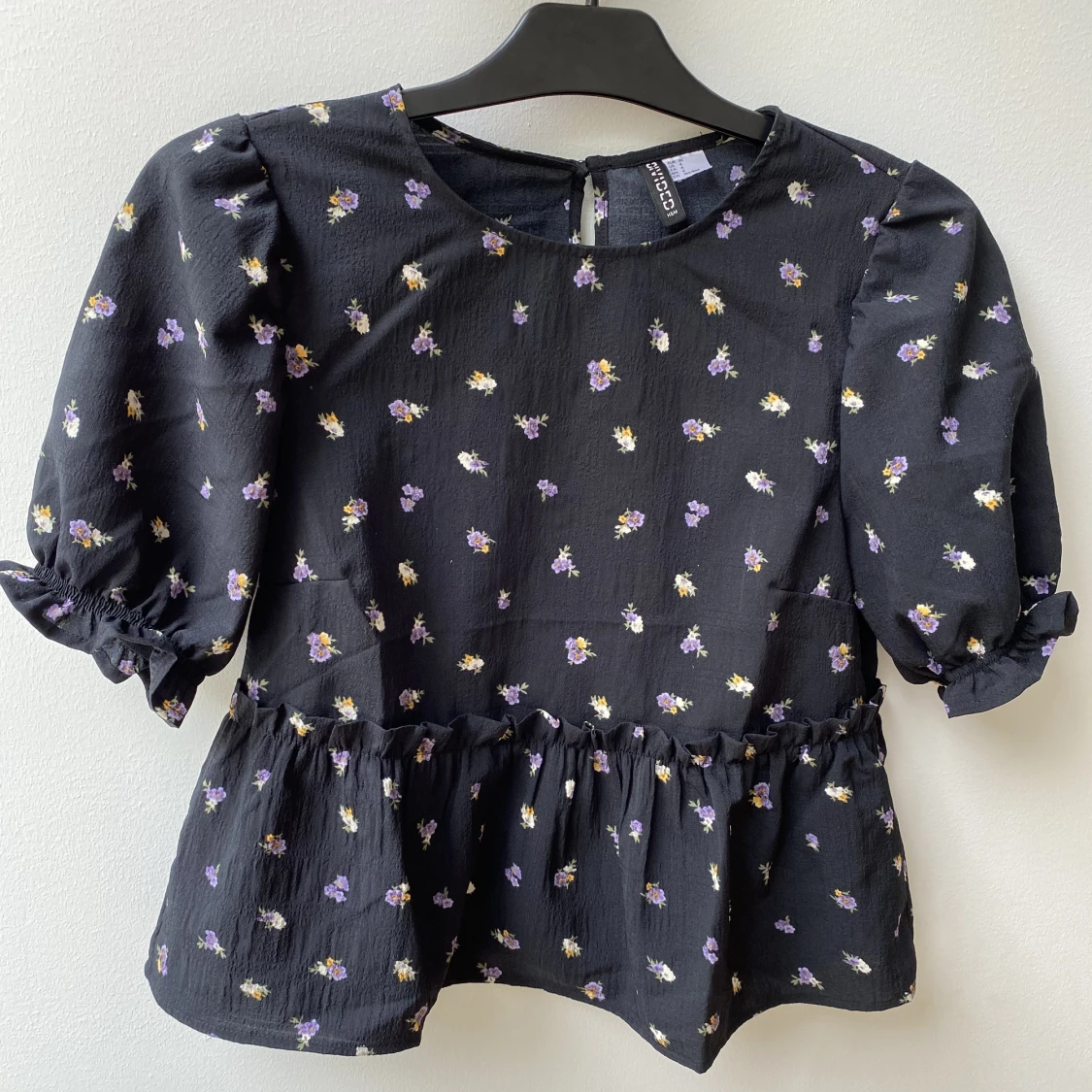 Blus med blommor  - 90