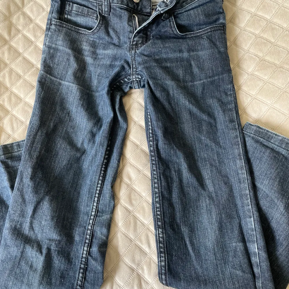 Fina Lågmidjade jeans staright skulle även kunna byta . Jeans & Byxor.