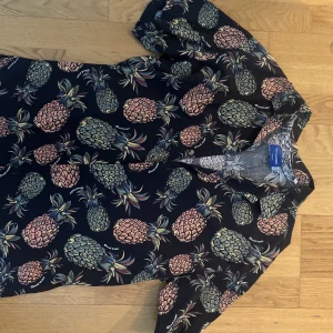 Sommarskjorta - Skjorta m mönster och kort ärm 