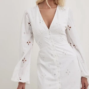 Klänning  - Säljer min fina klänning från Nakd, stl 36 använd en gång 🩵