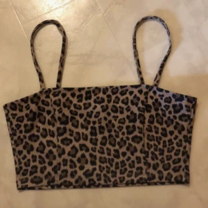 Leopard topp - Kort linne Aldrig använt 