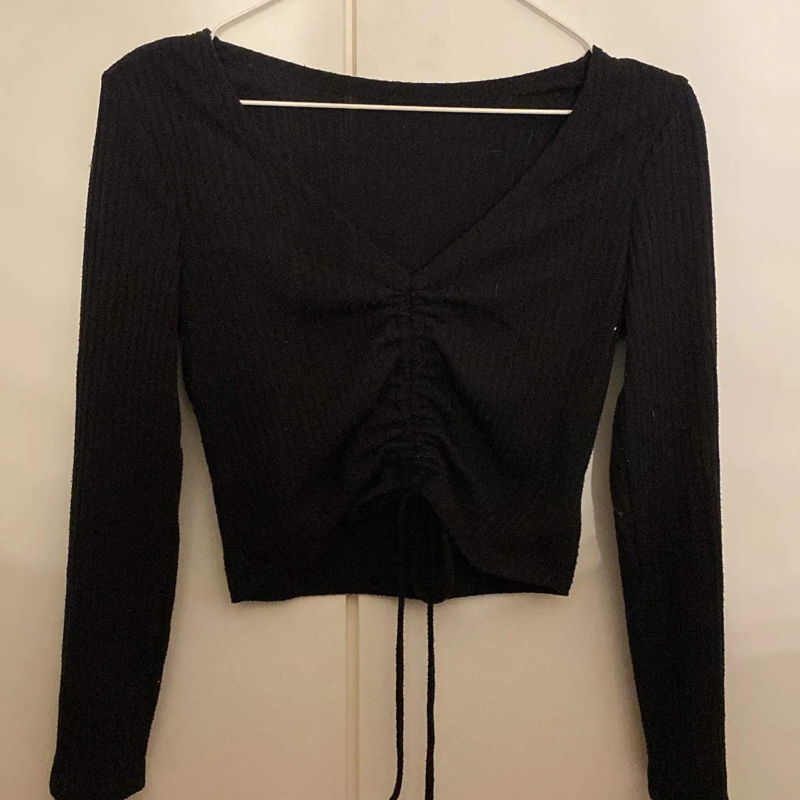 Svart kortare tröja