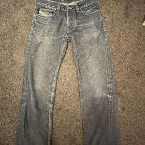 Diesel jeans - Har en fläck med färg på benet skriv om du vill se fläcken‼️💘