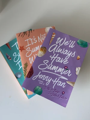 The summer I turned pretty- serien - Säljer hela The Summer I Turned Pretty serien som är populär på booktok och har en tv-serie. Böckerna är inte i ny skick, dock finns det inga rejäla skador. 