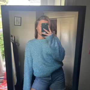 Glittrig stickad - Noppar inte! Stor i storleken