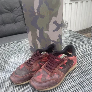 Valentino rockrunners  - Ganska välanvända, köpta för 5495kr. Bra sko att använda som beaters. Priset är ej hugget i sten för jag vill bara bli av med dom.