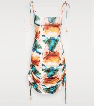 Fest Klänning  - Säljer denna festklänningen från Nelly. Endast testad🥰 100kr + frakt.