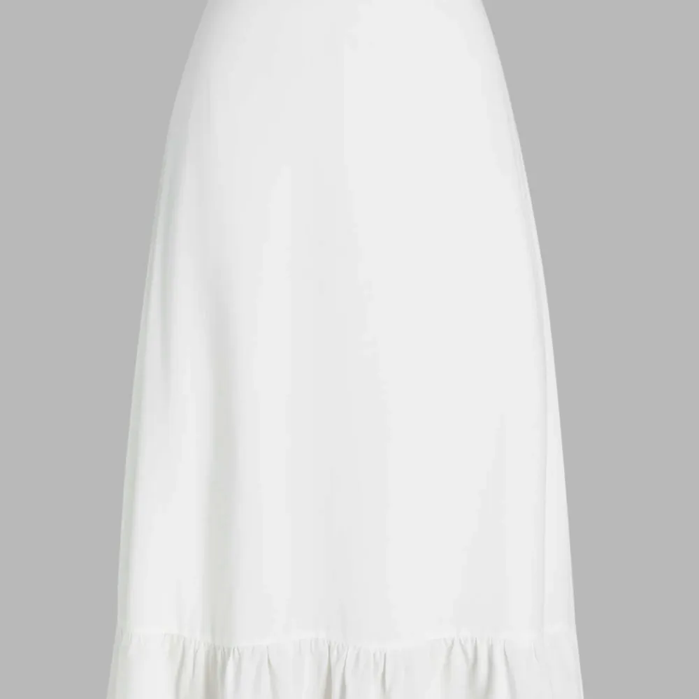 Säljer denna super söta kjol då den inte kommit till användning!☀️ Den är helt oanvänd!🤗. Kjolar.