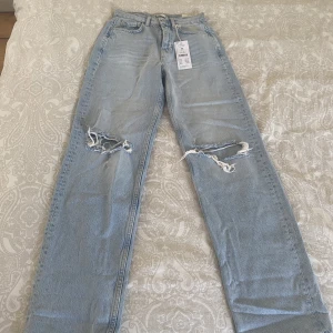 Oanvända jeans från NAKD - Oanvända Jens som jag köpte för 1 år sedan! Dom har bara legat i garderoben med prislappen kvar. 