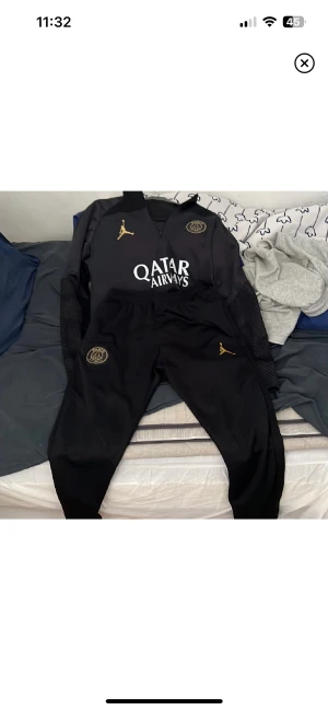 Psg tracksuit - Psg tracksuit oanvänd 10/10 skick.