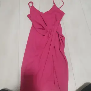 Rosa klännimng från hm
