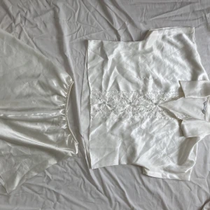 Marks & Spencer  - Säljer detta vintage pyjamas sett då jag inte använder de🫶🏻 det är i ny skick 💕de har inga hål, fläckar, lösa trådar osv…💕köp direkt för 160kr!👌🏻hör gärna av er vid intresse 🫶🏻