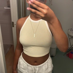 Open back topp - Säljer denna sjuukt snygga toppen då den ibte snväbds❤️ köparen står för frakten🫶🏽