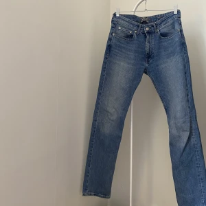 Ljusblå byxor - Säljer mina byxor. Inköpta för 2 månader sedan. Använt 2 gånger. Nypris: 599kr 