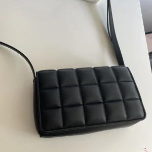 Väska - Super fin väska från hm men som liknar bottega väskor 🤩