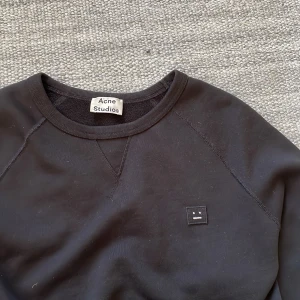 Acne studios sweatshirt  - Acne sweatshirt i fint skick! Äldre modell size L sitter mer som M!
