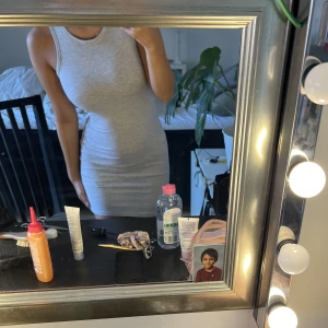 Klännimg - Säljer denna jätte fina klänningen från boohoo❤️ använt fåtal ggr så den är i nyskick🌸
