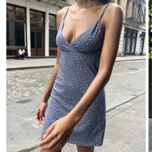 Brandy klänning - Klänning från brandy Melville i ljusblått. Slutsåld på hemsidan. Endast använd en gång, köpt i Italien 