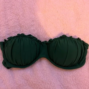 Bikini - En grön bikiniöverdel, aldrig använt! 🪴