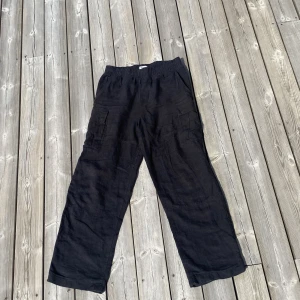 Joshua linen cargo - linnebyxor med cargofickor bra skick nypris: 600kr från weekday