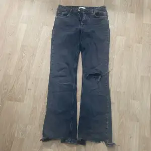 Säljer dessa jeans ifrån Gina i storlek 36,passar även som 34 i storleken.dom är midrise