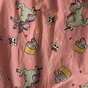 Scene Klänning Y2K - Klänning från Hellbunny strl XS men passar mig som e strlk XL för den är så stertchig 