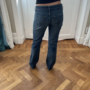 Lågmidjade bootcut jeans - Sååå snygga bootcut jeans 🤩 modell på bilden är en xs och 162